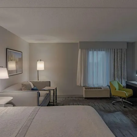 Hampton Inn Waldorf Exterior photo